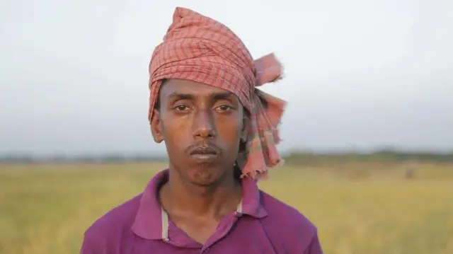 Mkulima Ripon Hossen anasema anaogopa kufanya kazi katika maeneo ya wazi lakini anahitaji mapato kutokana na kilimo