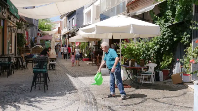 Urla, taş evleri ve taş sokaklarıyla biliniyor