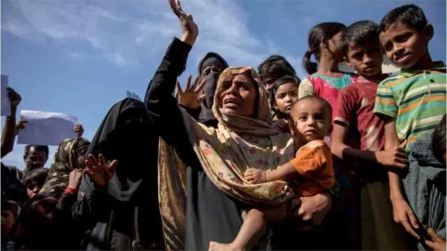 কক্সবাজারের টেকনাফ এবং উখিয়ায় ৩৪টি শিবিরে ১১ লাখের বেশি রোহিঙ্গা আশ্রয় নিয়ে আছে।