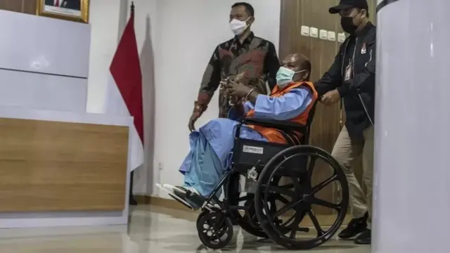 Lukas Enembe, dakwaan