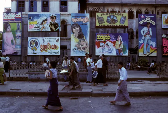 ဆိုရှယ်လစ်ခေတ်မှာ အရာရာ ရှားပါးခဲ့တဲ့ မြန်မာပြည်