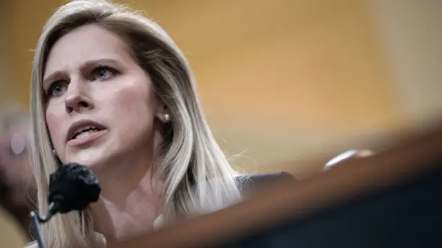 Caroline Edwards, policía herida durante el asalto al Capitolio en 2021 y quien dio testimonio en la audiencia Congresional.