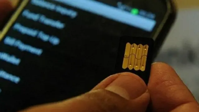 মোবাইল ফোনের সিম রেজিস্ট্রেশনের সময় আঙুলের ছাপ এবং জাতীয় পরিচয়পত্রের তথ্য যখন জমা নেয়া হচ্ছিল, তখন অনেকেই প্রশ্ন তুলেছেন যে এসব যথাযথ নিরাপত্তার মাধ্যমে সংরক্ষণ করা হবে কিনা।