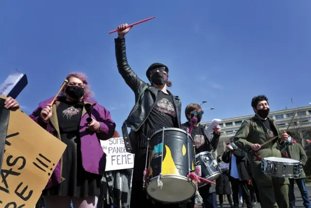 راهپیمایی روز زن در بخارست پایتخت رومانی