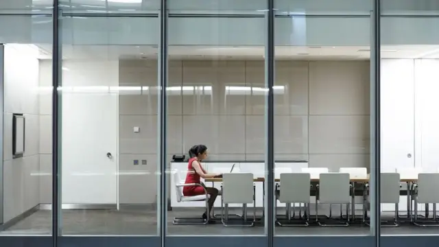 القيام بعمل جاد لا يكفي وحده لأن يلاحظك المشرفون والمديرون