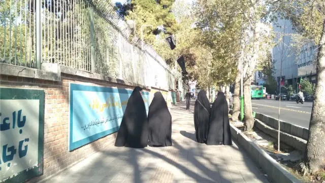 Жінки в хіджабах на вулиці