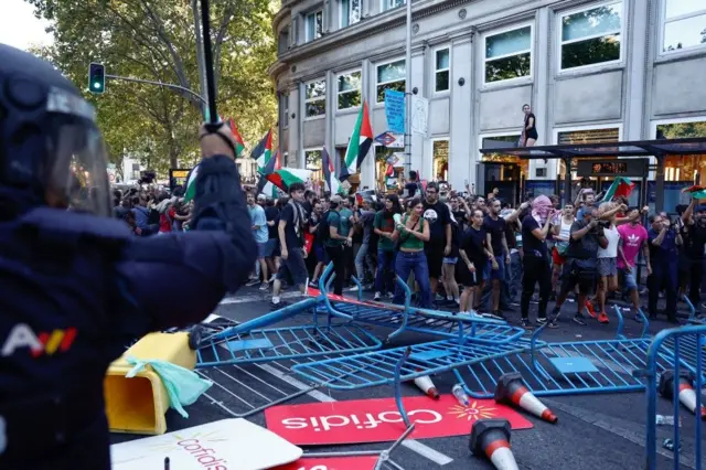 vuelta, prekinuta biciklistička trka u madridu