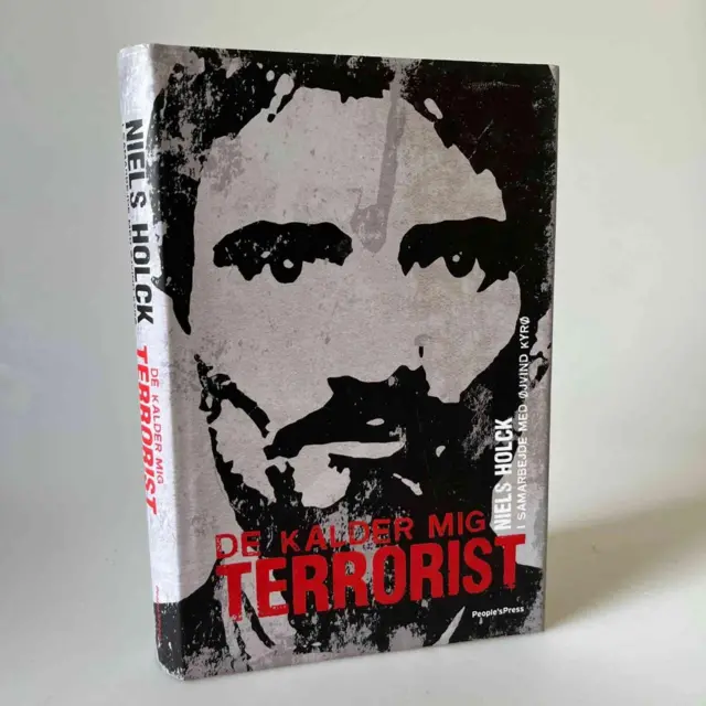 किम डेवी की किताब 'दे कॉल्ड मी टेररिस्ट'