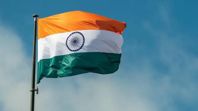 சுதந்திர தின விழாவில் கொடியேற்றும் உரிமை யாருக்கெல்லாம் உள்ளது? கவுன்சிலர்கள் கொடியேற்றுவது சரியா?