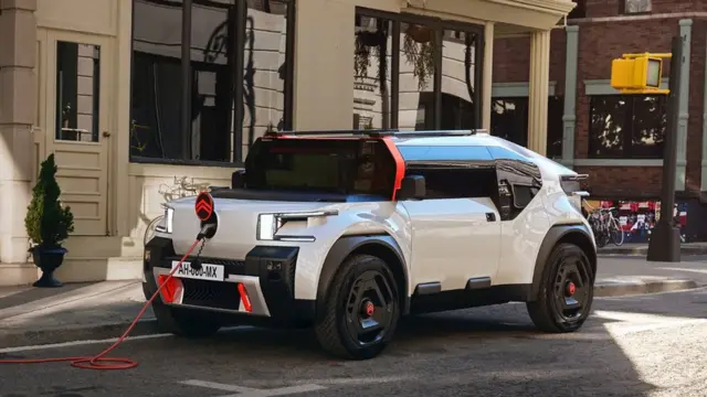 سیتروئن همزمان با رونمایی از کانسپت Oli آرم جدیدش را هم نمایش داد