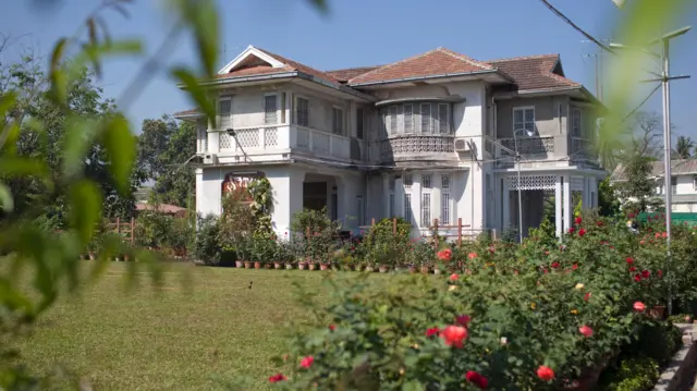 ခြံနံပါတ် ၅၄ အတွင်းပိုင်းမြင်ကွင်း