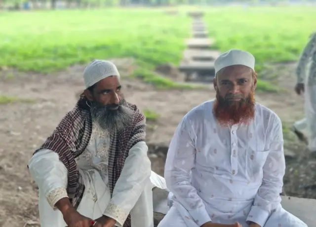 মোহম্মদ ফারুক (বাম দিকে) ও মোহম্মদ সোহেল (ডান দিকে)