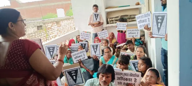 विविध प्रश्नांना या महिलांनी वाचा फोडली आहे