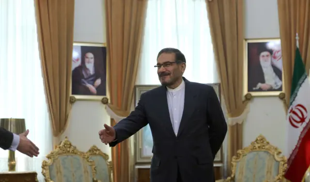 في كتابه المقتضب "أنقذونا!"، اعترف بأنه كان يفتقر للمعرفة العسكرية خلال الحرب العراقية الإيرانية