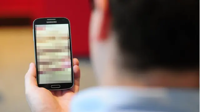 Teléfono móvil pixelado