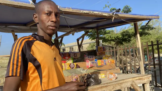 Na old naira notes many businesses for Nigeria still dey use