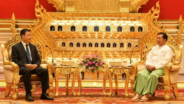 ဗိုလ်ချုပ်မှူးကြီး မင်းအောင်လှိုင် နဲ့ တရုတ်နိုင်ငံတော်ကောင်စီဝင် မစ္စတာ ဝမ်ချောက်ဟုန်