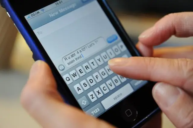 "Я живу у сотнях чатів. Іноді це завдає страждань"