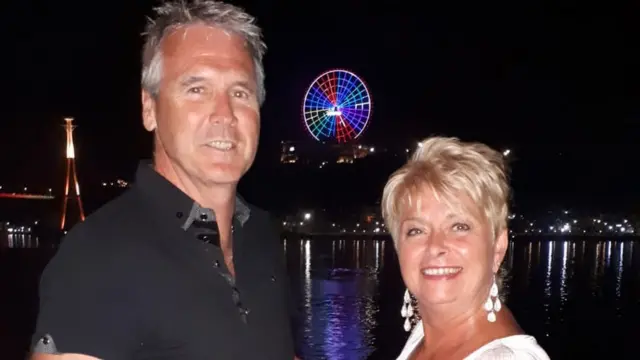 স্টিভেন সাভিগার ও তার স্ত্রী।