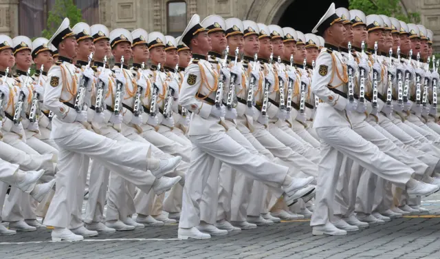 vojna parada, severnokorejski vojnici na paradi u moskvi