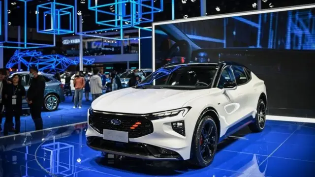 شاسی‌بلند ایووس در نمایشگاه شانگهای رونمایی شد