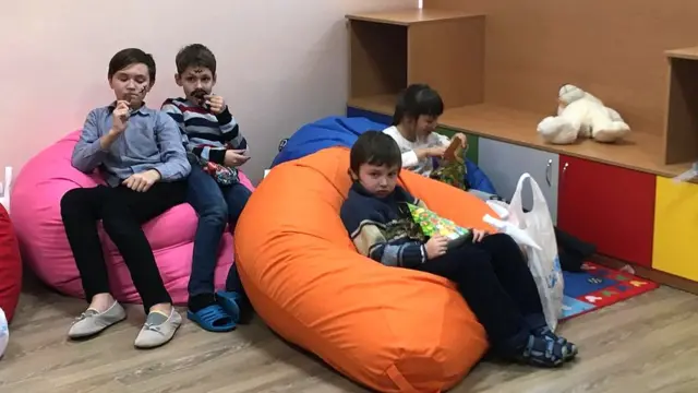 Левко після занять з терапевтом прийшов на новорічне свято