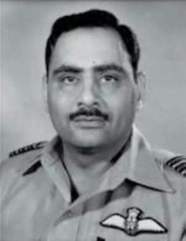 आदमपुर हवाई ठिकाने के कमांडिंग अफ़सर ओपी तनेजा