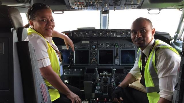 Adine Ossebi, l'une des rares femmes pilotes de ligne d'Afrique centrale