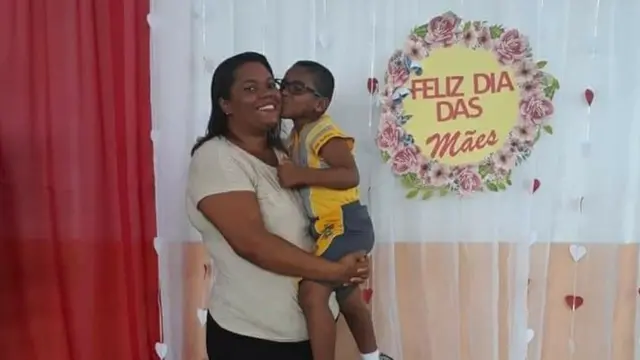 Mirtes Santana e seu filho Miguel