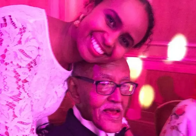 Qoraa Nadiifa Maxamed (bidix) waxay Xudeydi u ahayd gabadhiisa oo kale