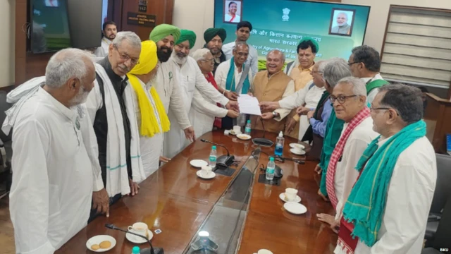 सरकार से मिले किसान