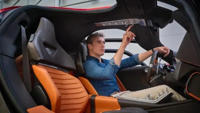 بعضی از کلید‌ها روی سقف گذاشته شده است