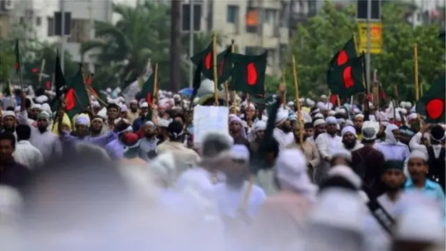 ২০১৩ সালের ৫ই মে ঢাকায় হেফাজতে ইসলামের সমাবেশের পর মাদ্রাসাভিত্তিক এই দলটি আলোচনায় উঠে আসে