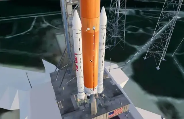 Shaqada SLS waa in hawada sare loo qaado dayax gacmeedka Orion, kaas oo ku dul yaal gantaalka ay cirbixiyeenadu gudaha ku jiraan.