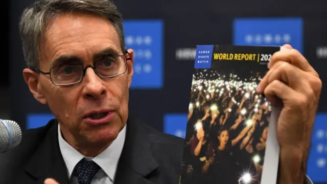 Giám đốc điều hành HRW Kenneth Roth tại buổi họp báo công bố báo cáo nhân quyền thế giới 2020 của tổ chức này ở New York, Mỹ.