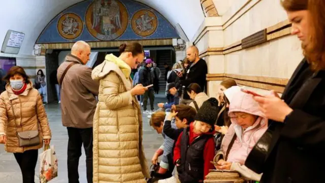 Watu hutumia vituo vya metro vya kyiv kama makazi wakati wa arifa za uvamizi wa anga