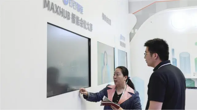 చైనా దేశ వ్యాప్తంగా వర్క్ ఫ్రమ్ హోం