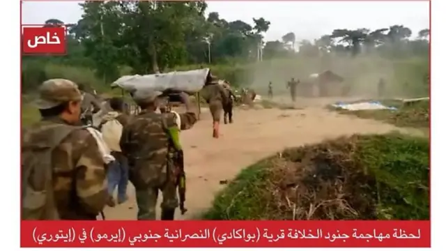 Une image publiée dans al-Naba en mars montre une attaque de l'IS contre un village en Ituri.