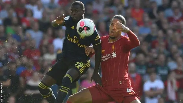 Virgil van Dijk (iburyo)