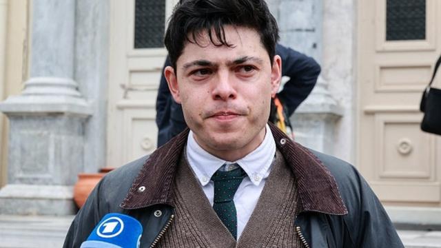 С волонтеров, помогавших мигрантам добраться до Греции и попавших под ...