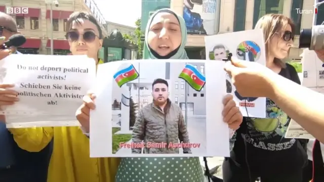 Группа женщин на акции протеста