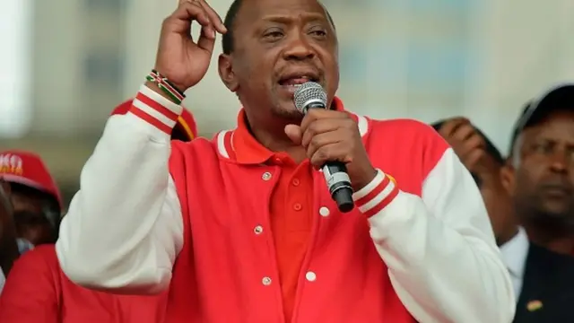 Madaxweynaha Kenya Uhuru Kenyatta ayaa ku taagan xisbiga Jubilee