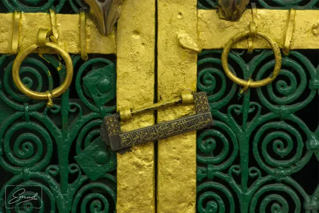 Hoto kofar da dakin kabarin Manzon Allah (SAW) ya ke garkame da kwado