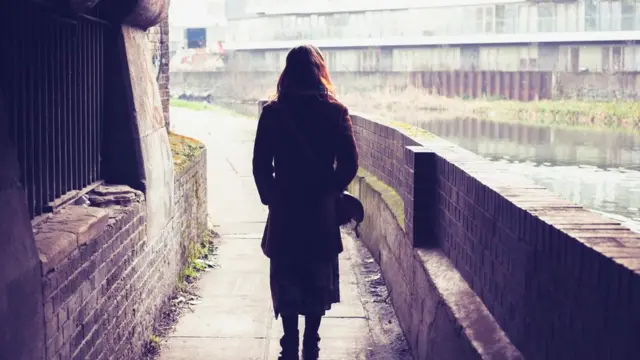 Тому, что вы чувствуете на себе чей-то взгляд, все-таки есть объяснение