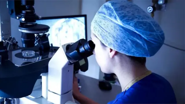 ઓવરિયન હાઇપર-સ્ટીમ્યુલેશન સિન્ડ્રોમ એટલે કે, જ્યારે અંડાશયમાં ઘણાં બધાં ઈંડાં વિકસે છે. તે તણાવપૂર્ણ હોય છે અને સાથે જ તેની સફળતાનો દર વધારે નથી.