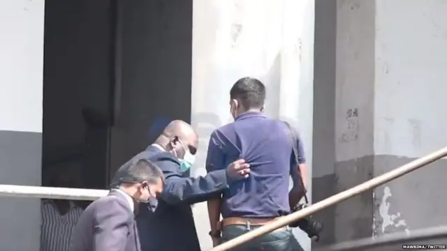 මාධ්‍යවේදියාට හිරිහැර