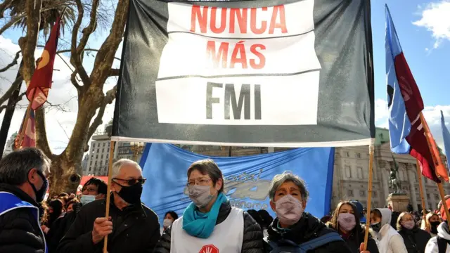 Manifestantesking slots casinoBuenos Aires, Argentina, carregam faixa com os dizeres 'Nunca mais FMI'