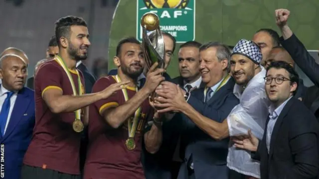 L'Espérance a d'abord reçu le trophée, mais a reçu l'ordre de le rendre quelques jours plus tard.