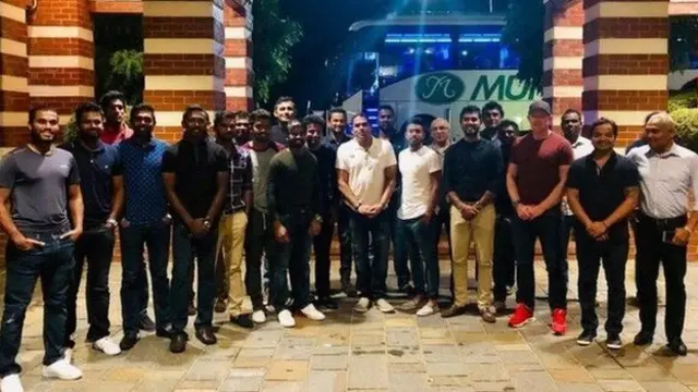 ක්‍රීඩා අමාත්‍ය හරින් ප්‍රනාන්දු ශ්‍රී ලංකා ක්‍රිකට් කණ්ඩායම හමුවූ අවස්ථාව