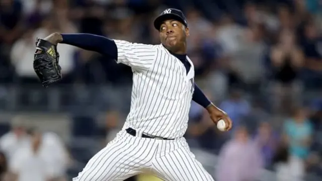 เงินเดือนของอาโรลดิส แชปแมนอยู่ที่ 21 ล้านดอลลาร์สหรัฐฯ ต่อปี หรือประมาณ 700 ล้านบาทต่อปี